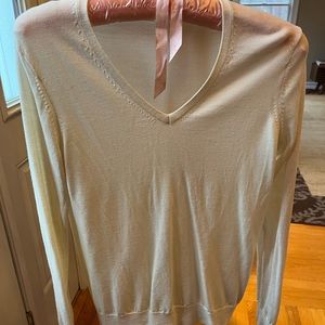 Uniqlo v neck sweater size M